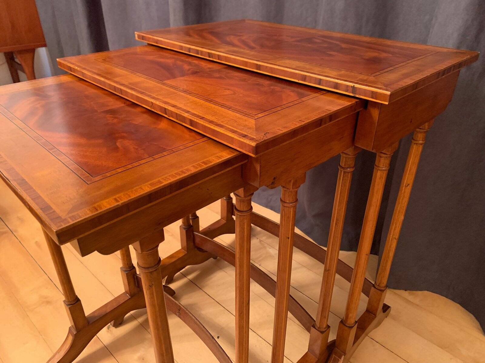 Tables édouardiennes du 20e siècle, années 1890, ensemble de 3