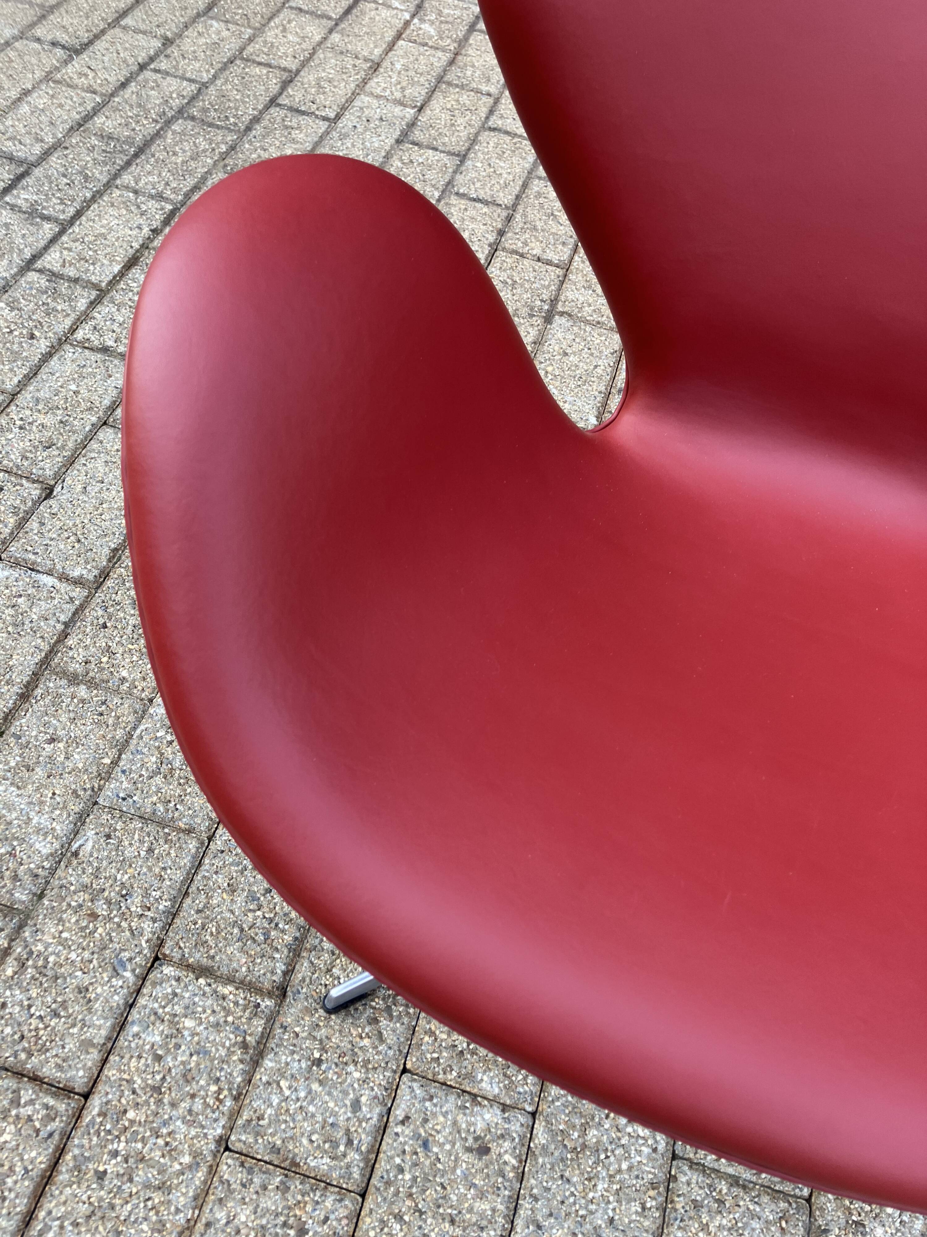 Fritz Hansen Swan chair in Indian Red leather, NEW!!!