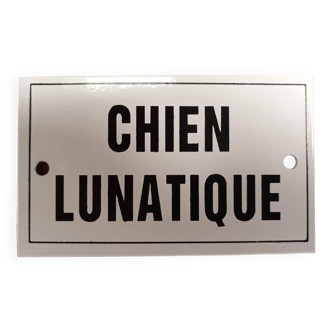 Plaque émaillée « chien lunatique »