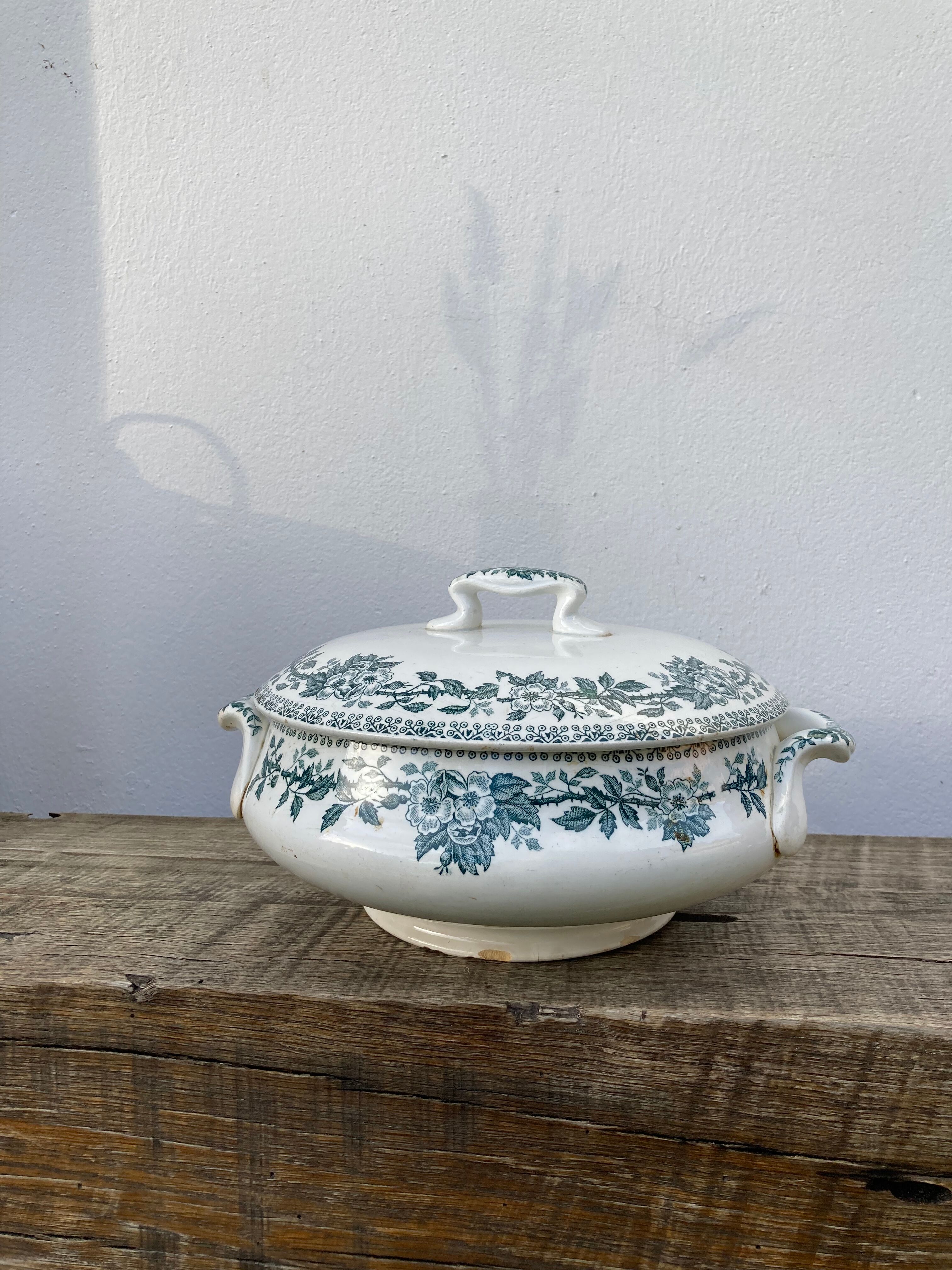 Iron earth tureen Saint Amand Guadeloupe ancient ceramic