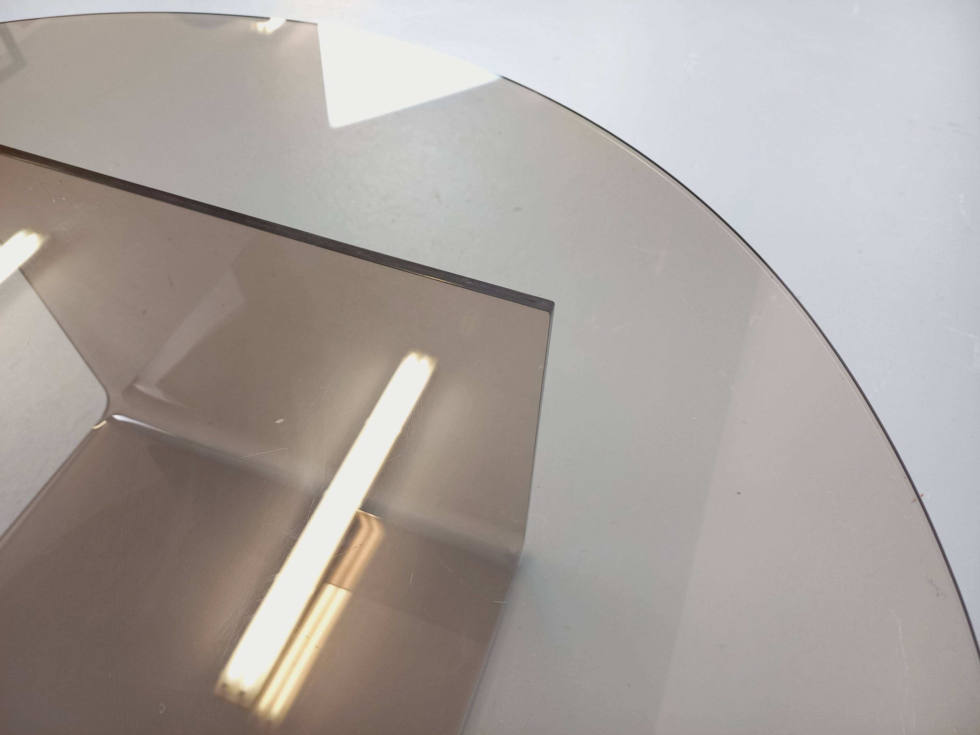 Vintage round coffee table in glass and plexiglass, Space Age style from the 70s.