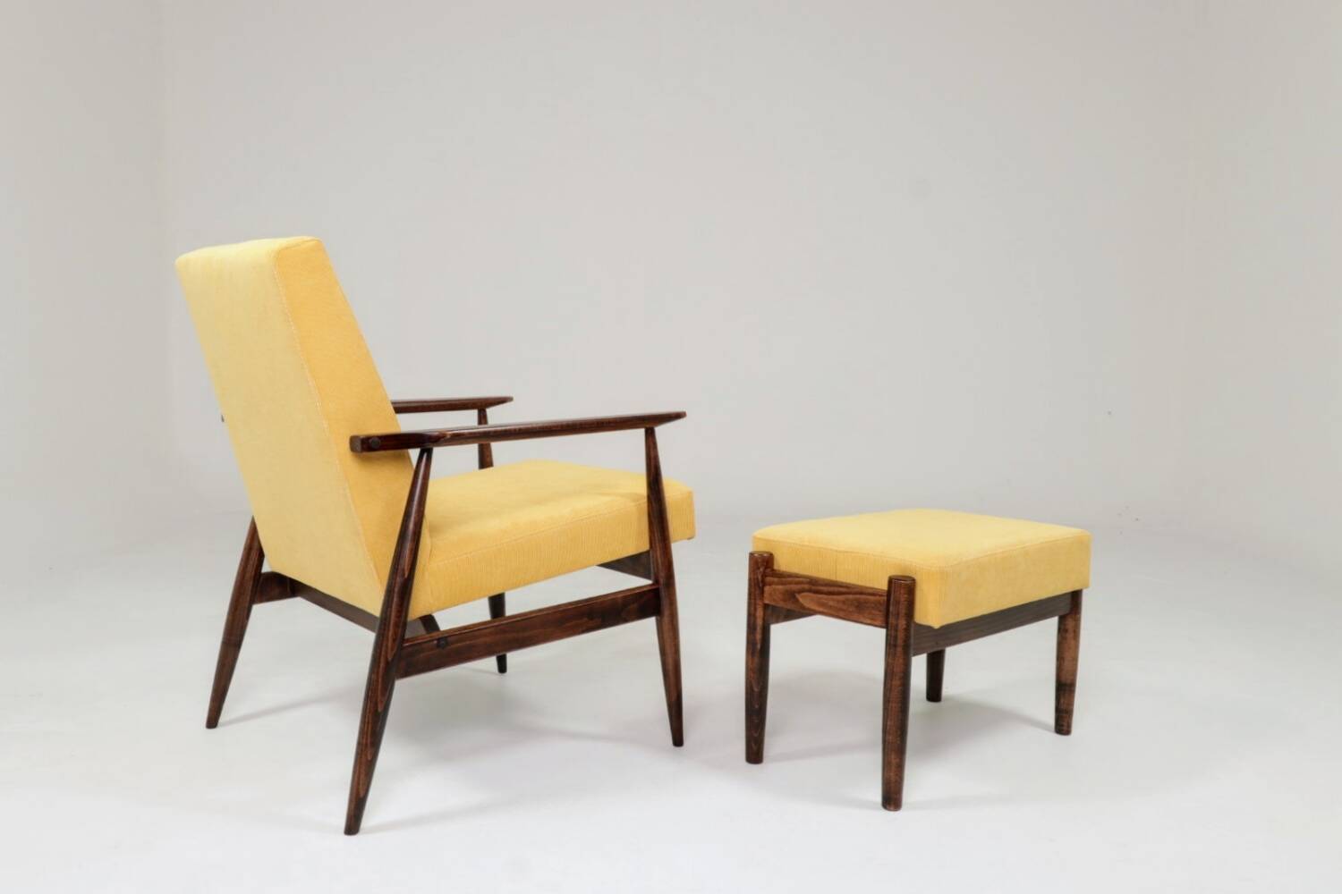 Fauteuil vintage pastel jaune velours côtelé et repose - pieds