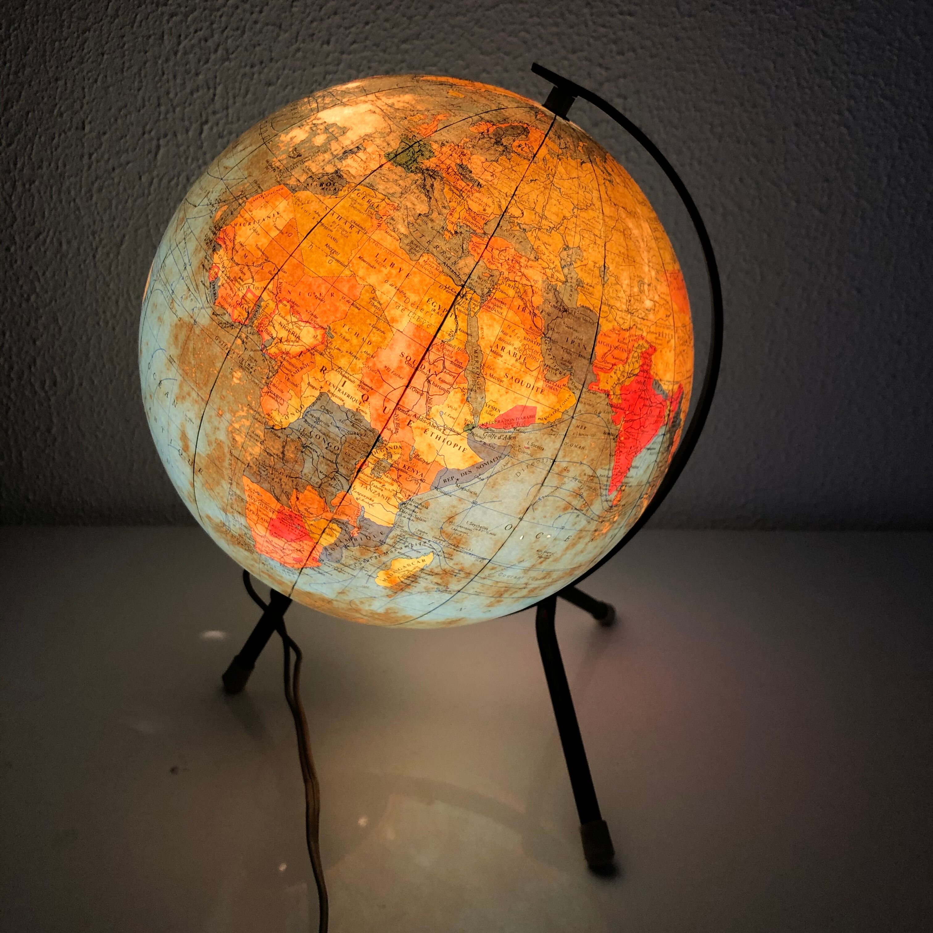 Globe terrestre tripode Taride verre de 1967 - 28 cm