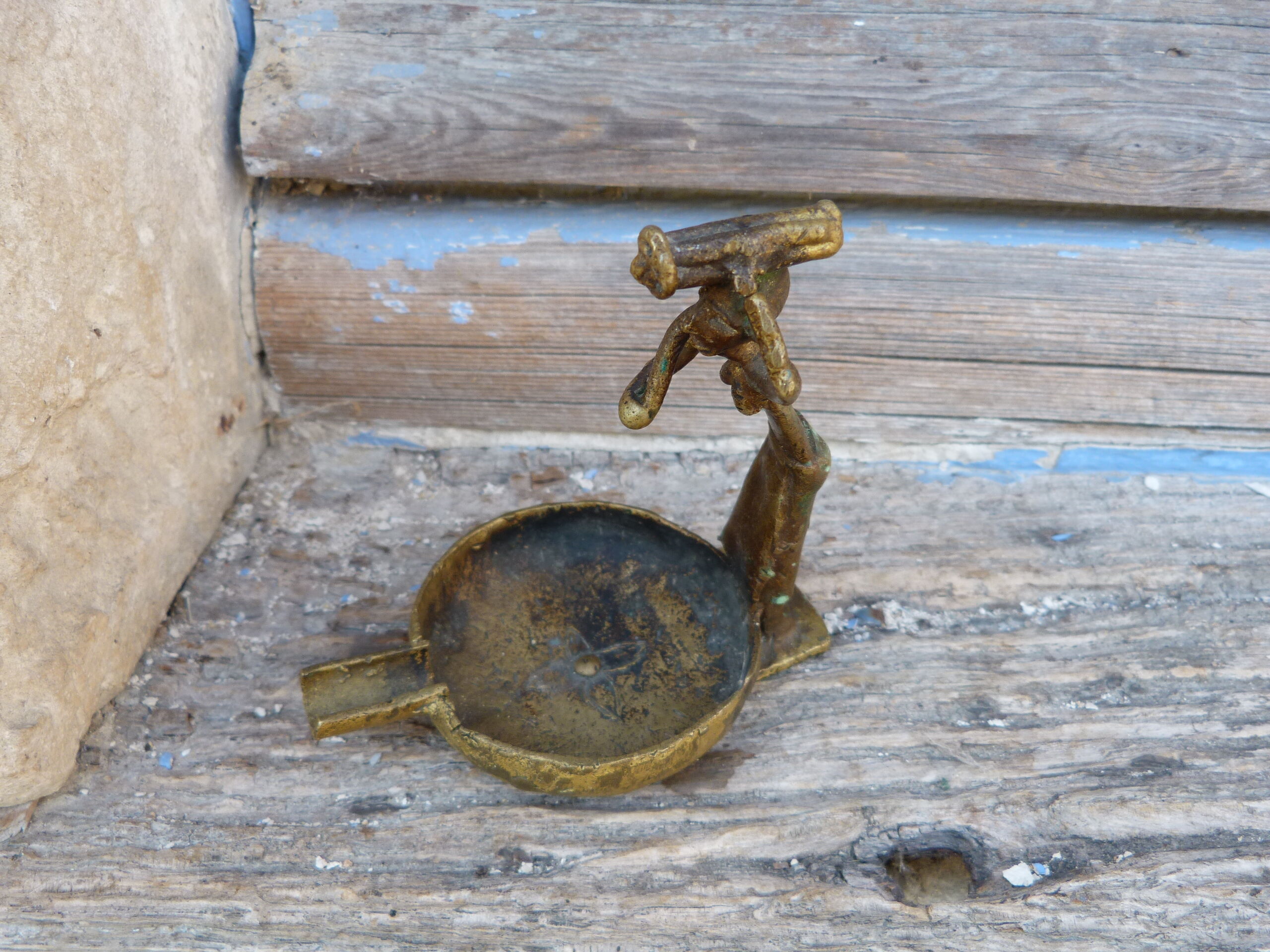 Ashtray bronze technique lost wax Africa African Woman