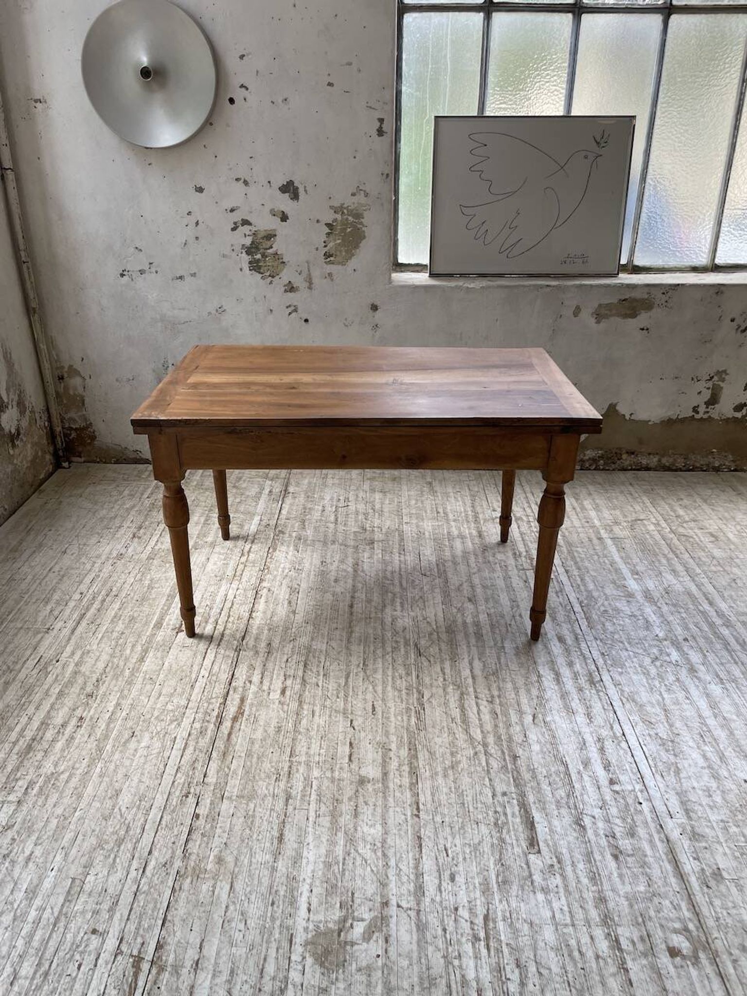 Table de ferme noyer plateau pivotable à allonges