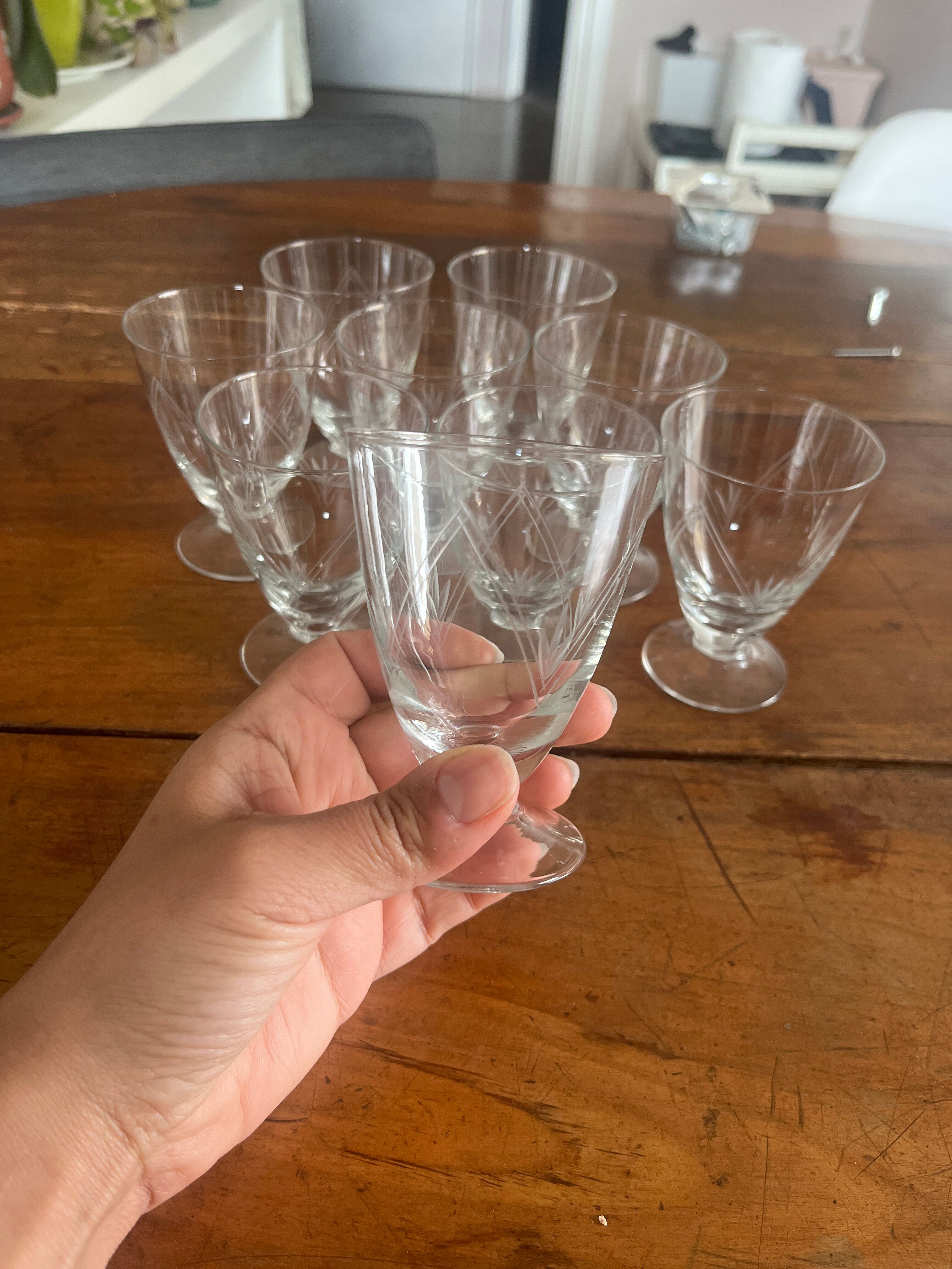 Set of 9 vintage French engraved glasses - 1950s/60s - art of the t
