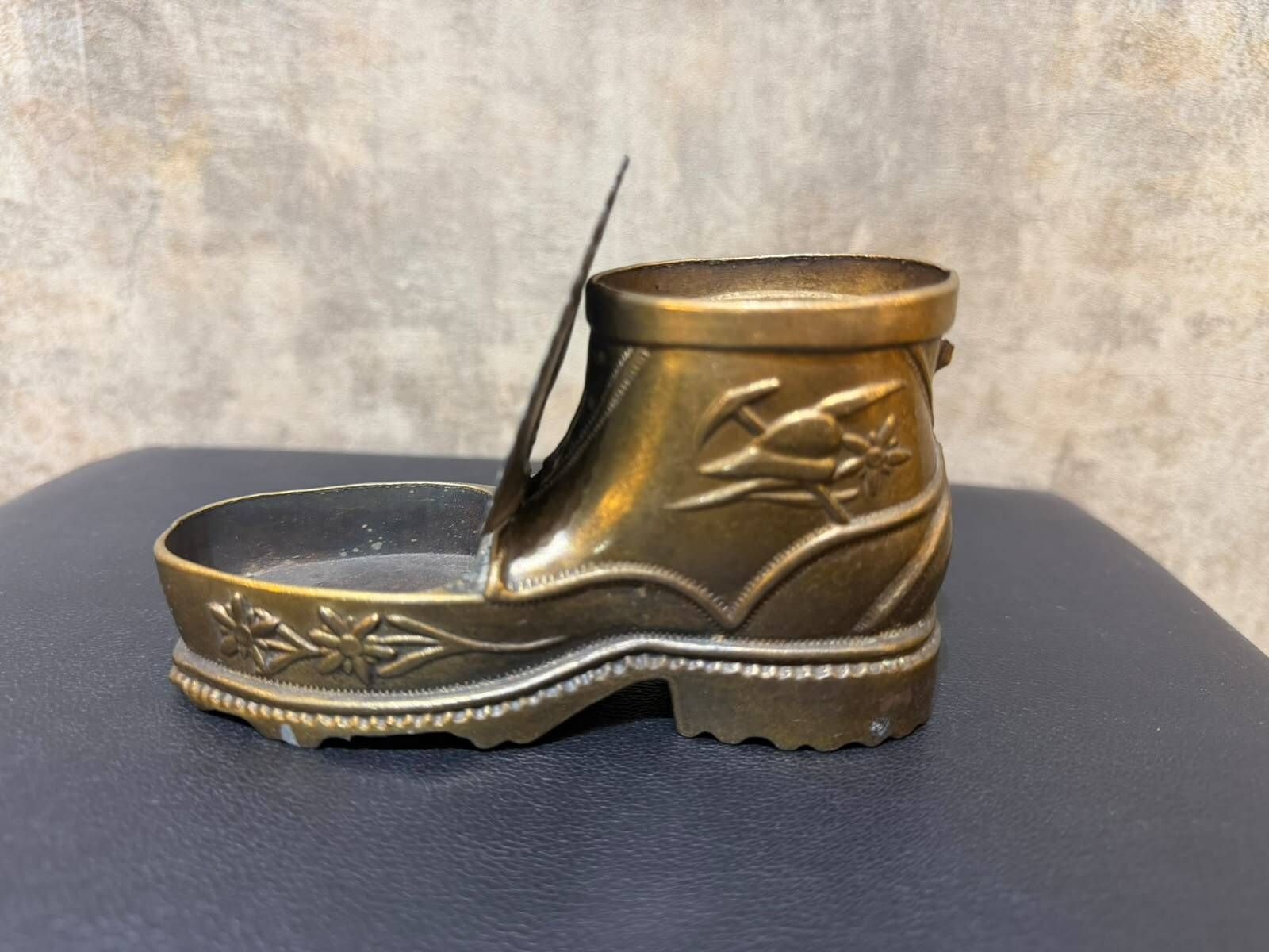 Vintage ashtray in the shape of a hiking boot with a hinged lid