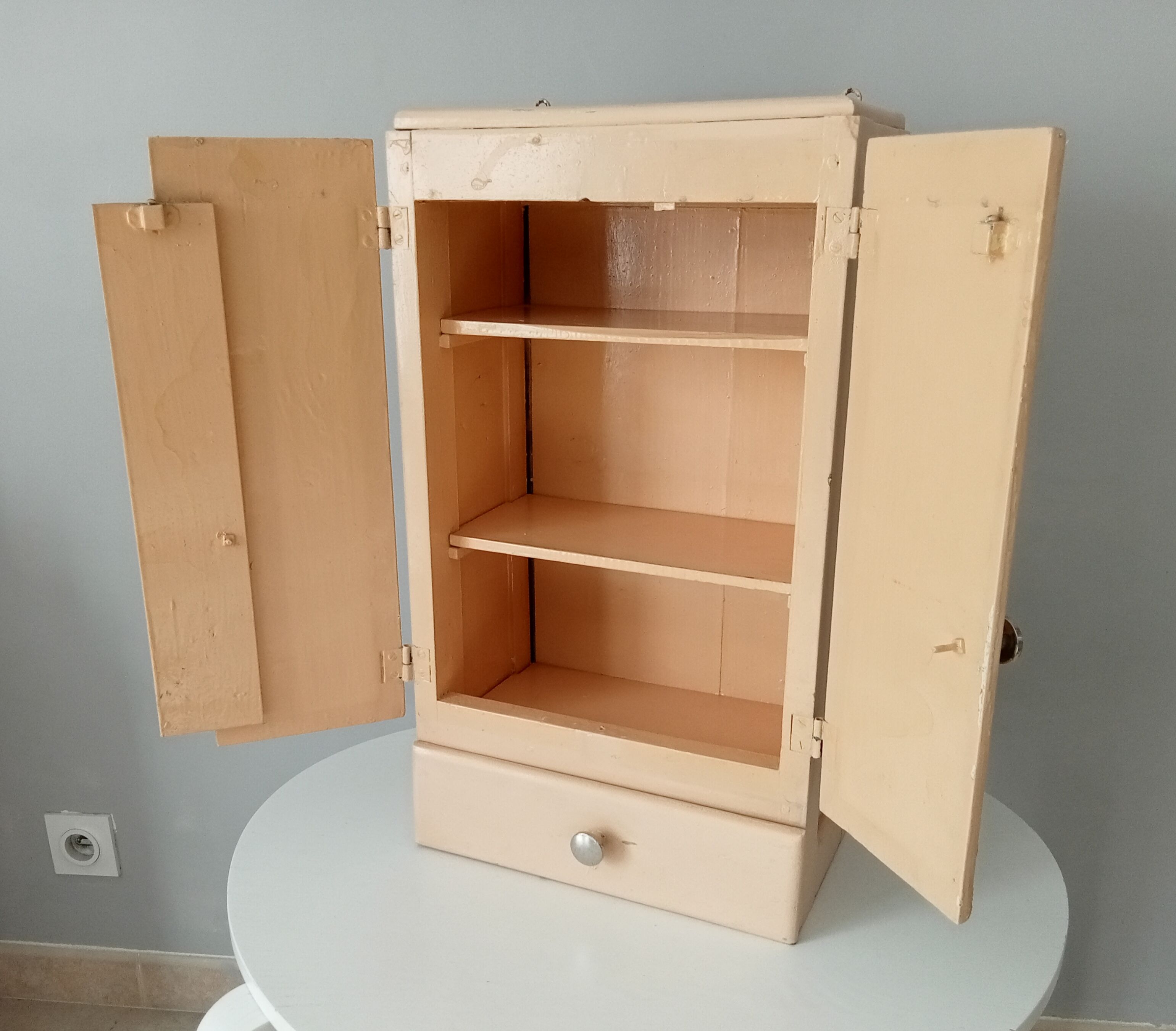 Medicine cabinet 50s