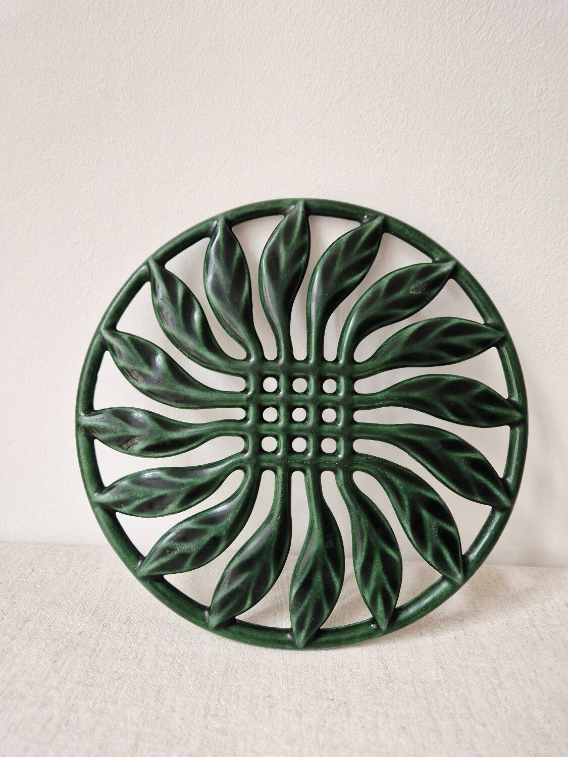 Vintage cast iron trivet - Invicta France