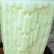 Paire de vases Art Déco en opaline uranifère vers 1930