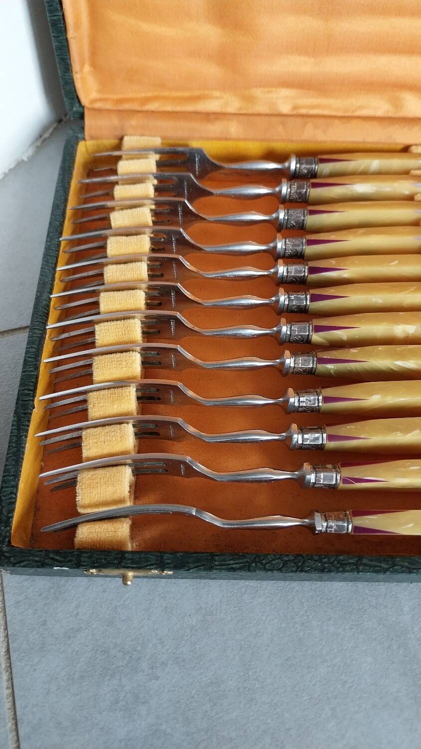 Antique dessert cutlery set