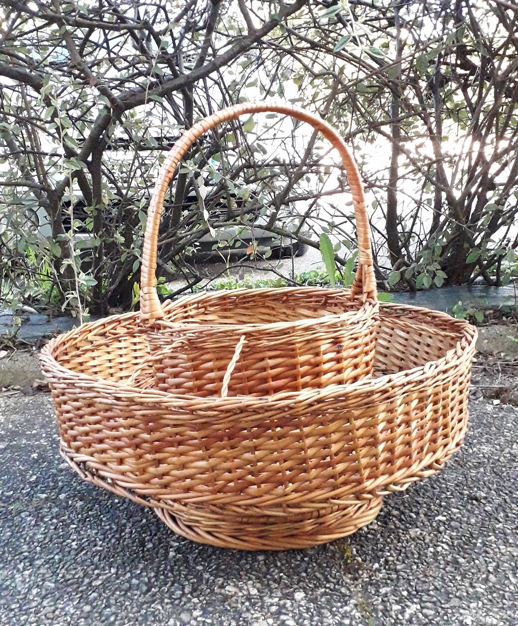 Wicker bottle holder bar basket