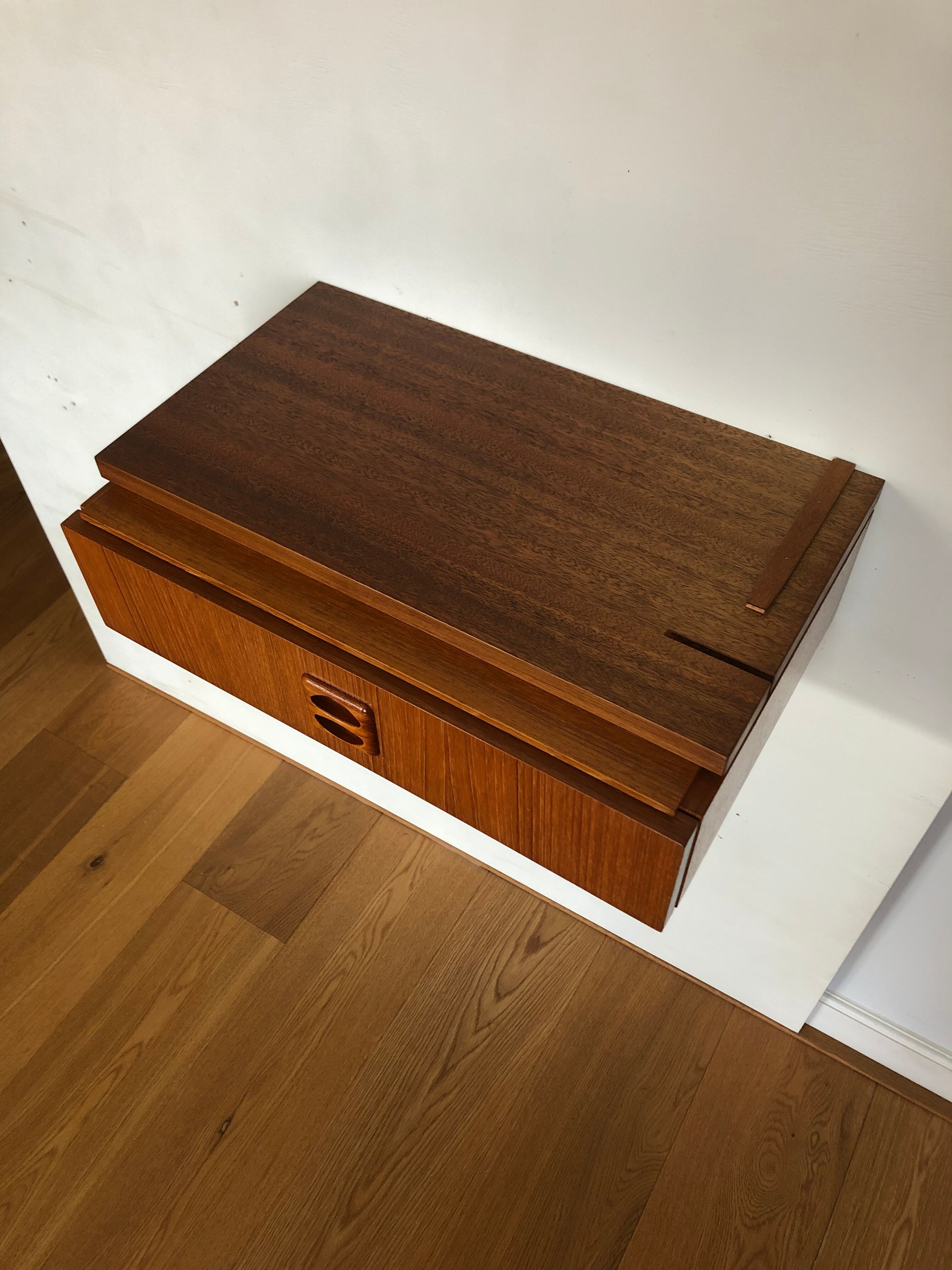 Une console murale