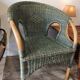 Fauteuil en osier bleu