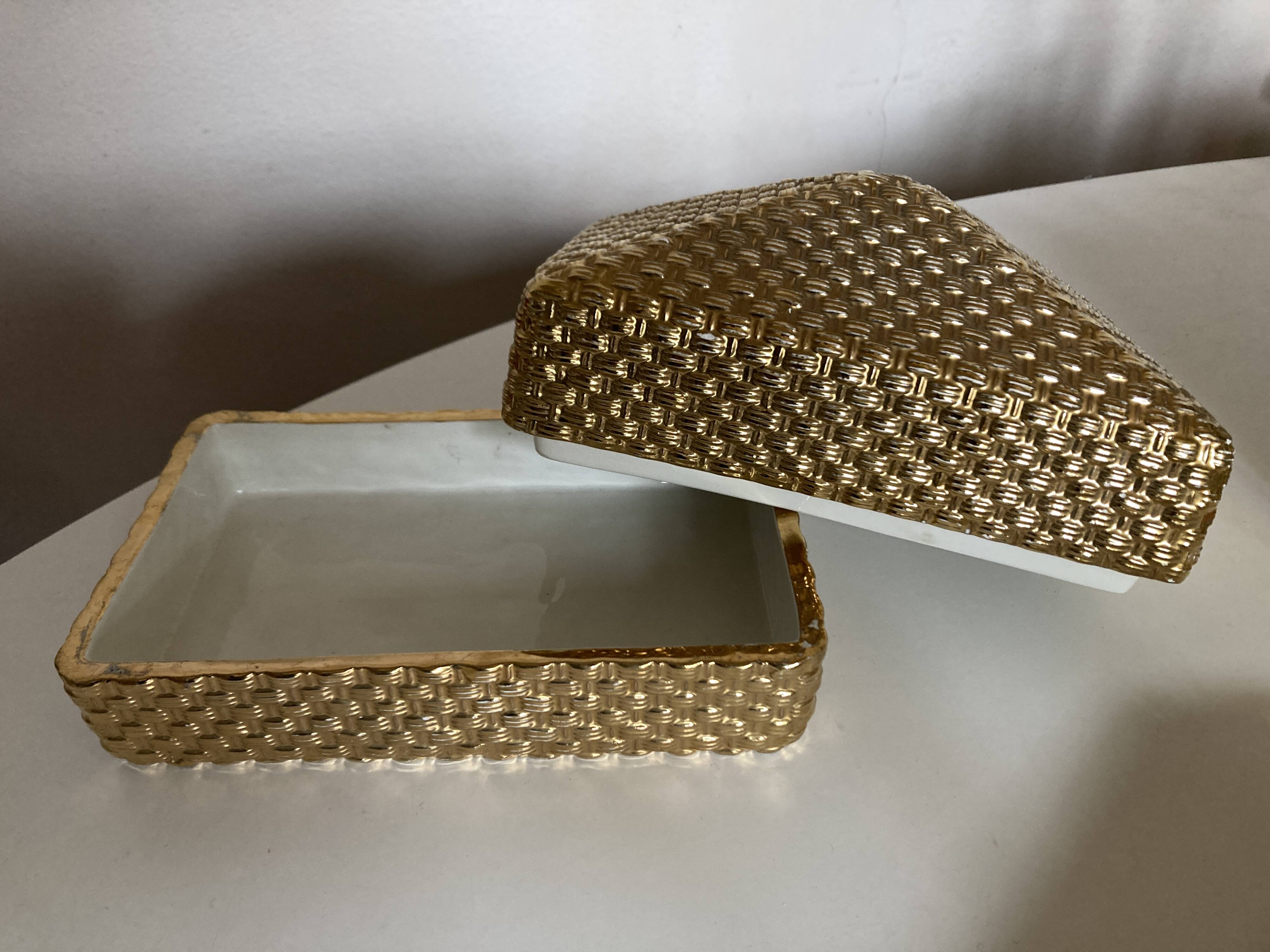 Boite pyramide céramique dorée 1960 travail italien dlg Fornasetti Ponti