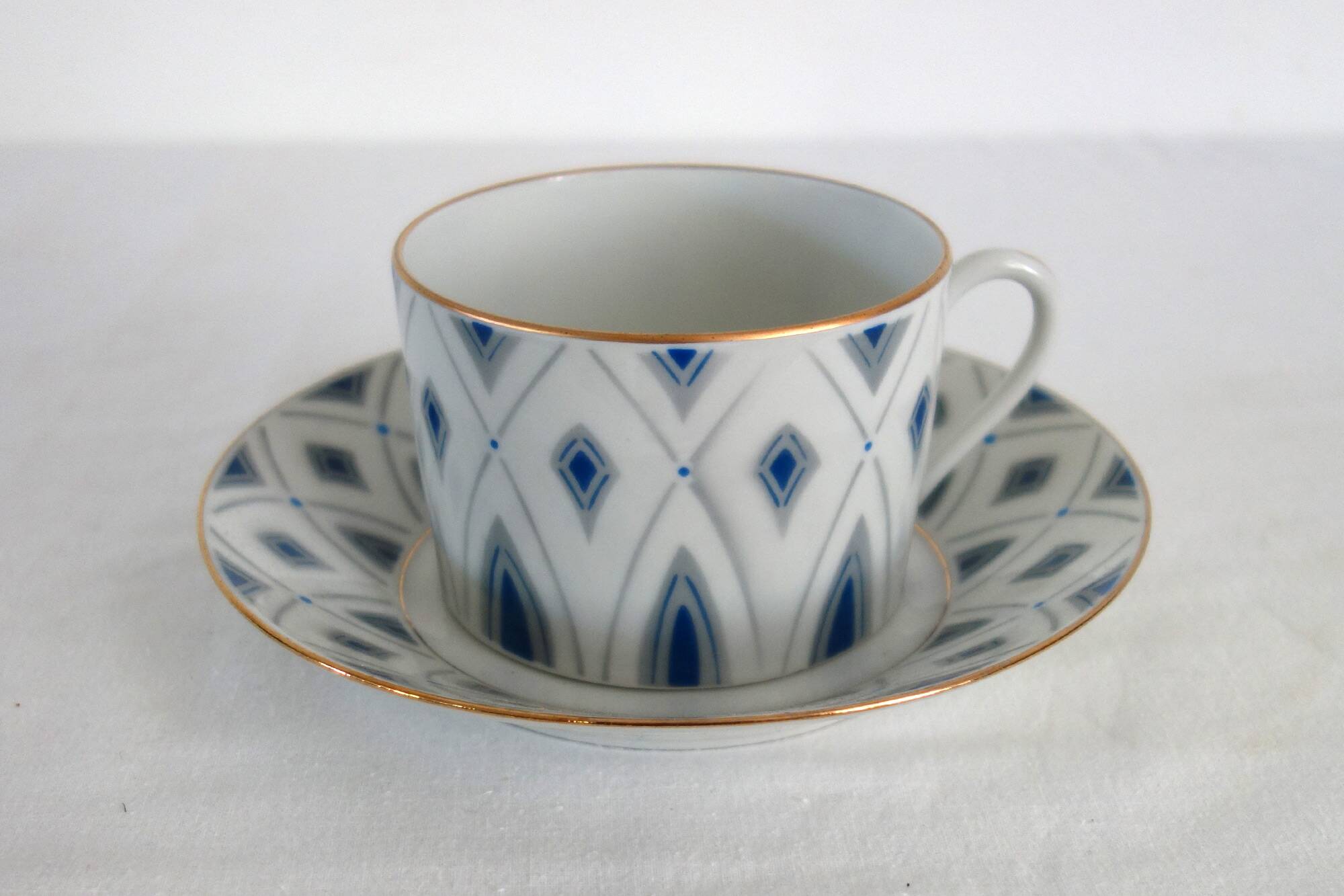 Tasse à thé avec soucoupe en porcelaine de Limoges années 30