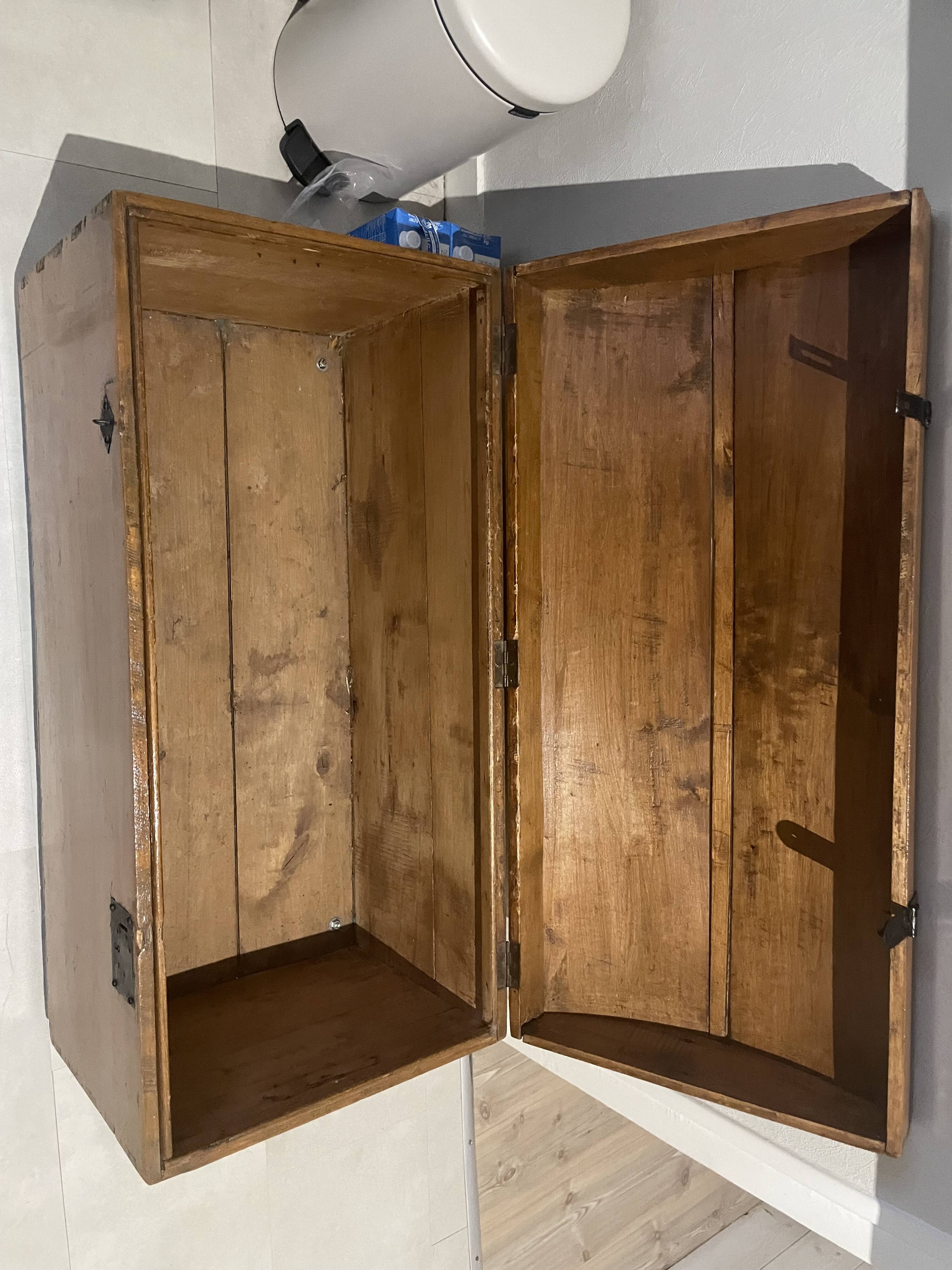 Wooden trunk/box