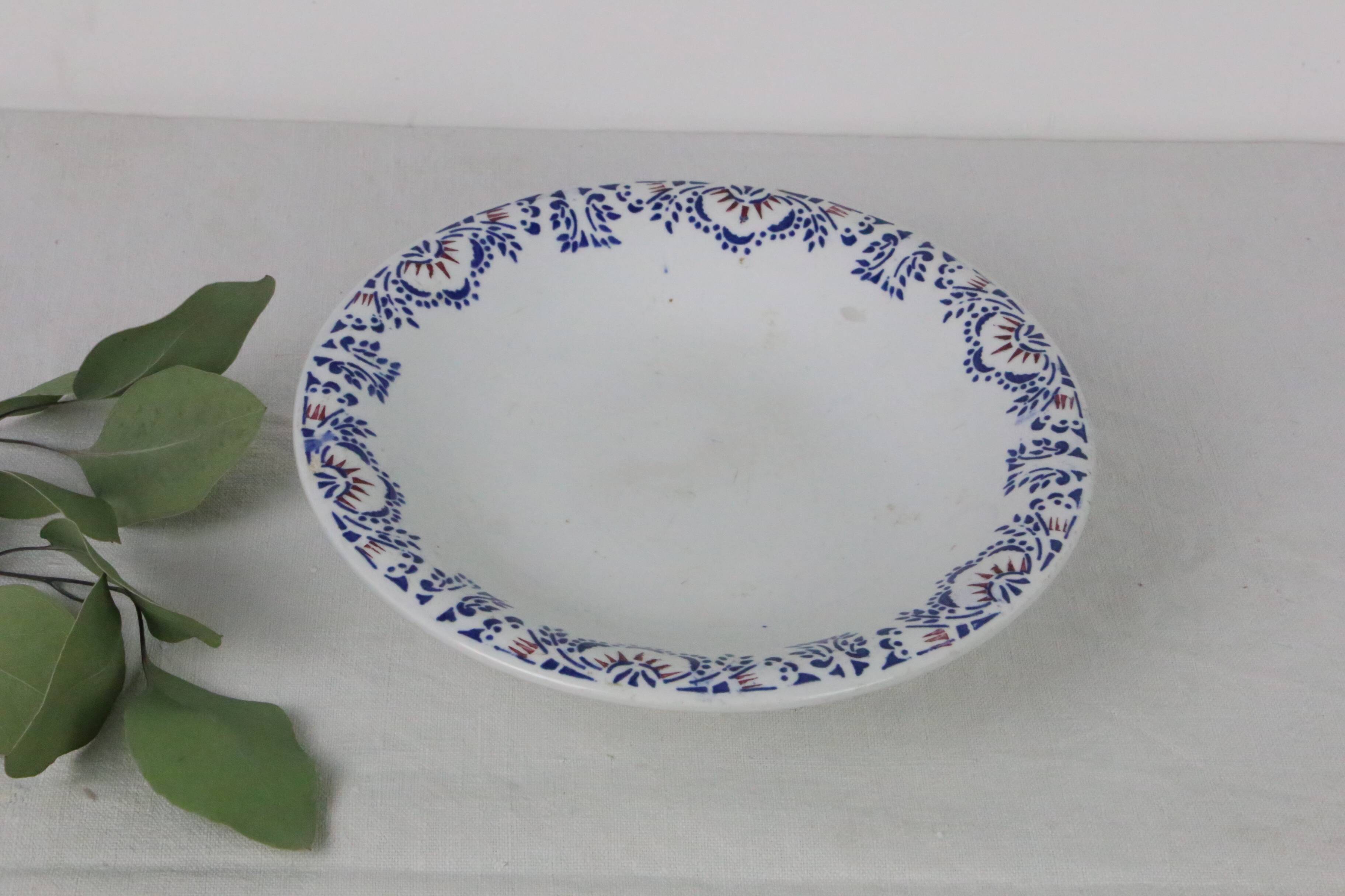 Plat piédouche, faïencerie Onnaing, vintage
