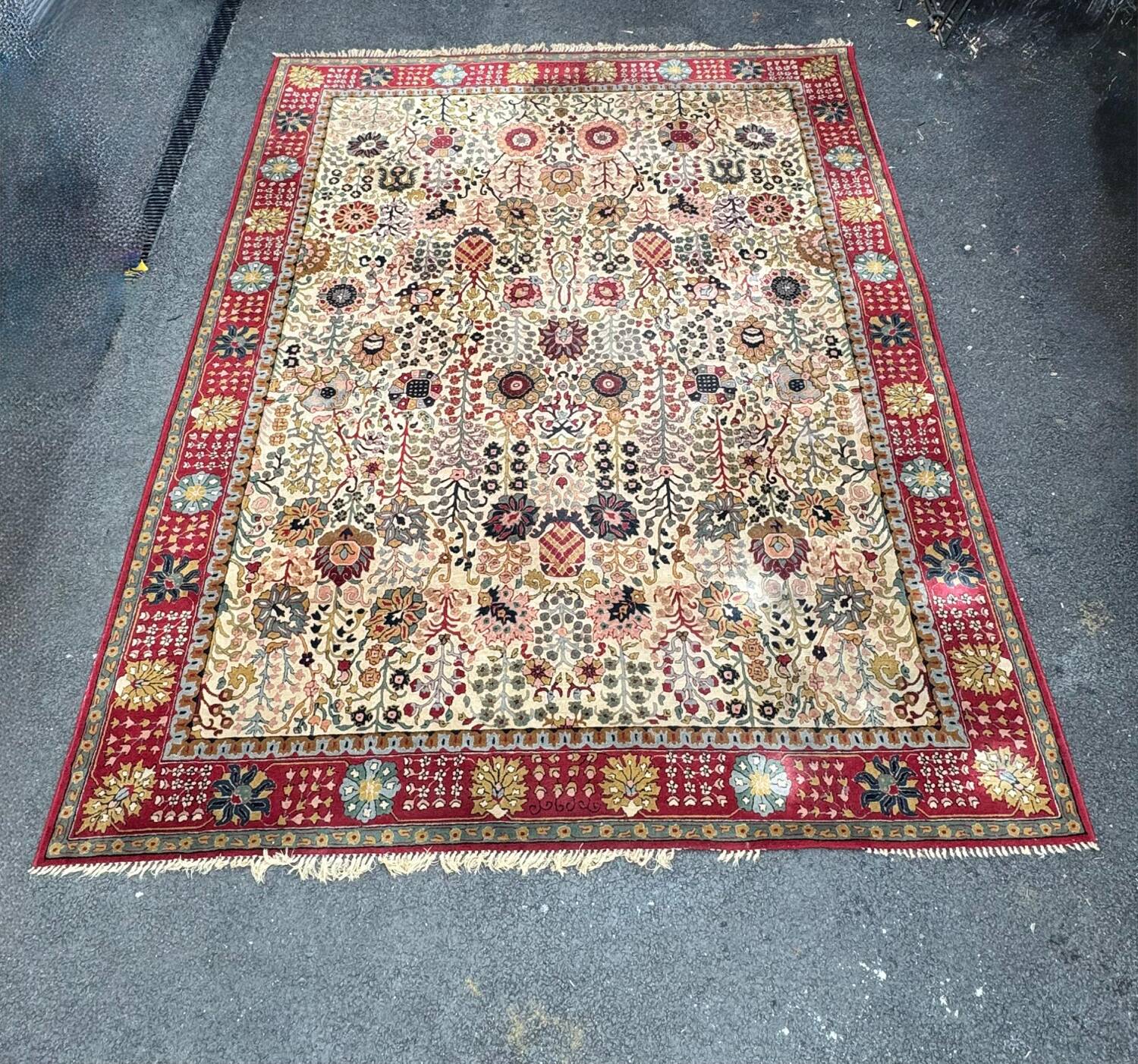 Large vintage Tetex Kirman design rug. 390 x 295 cm