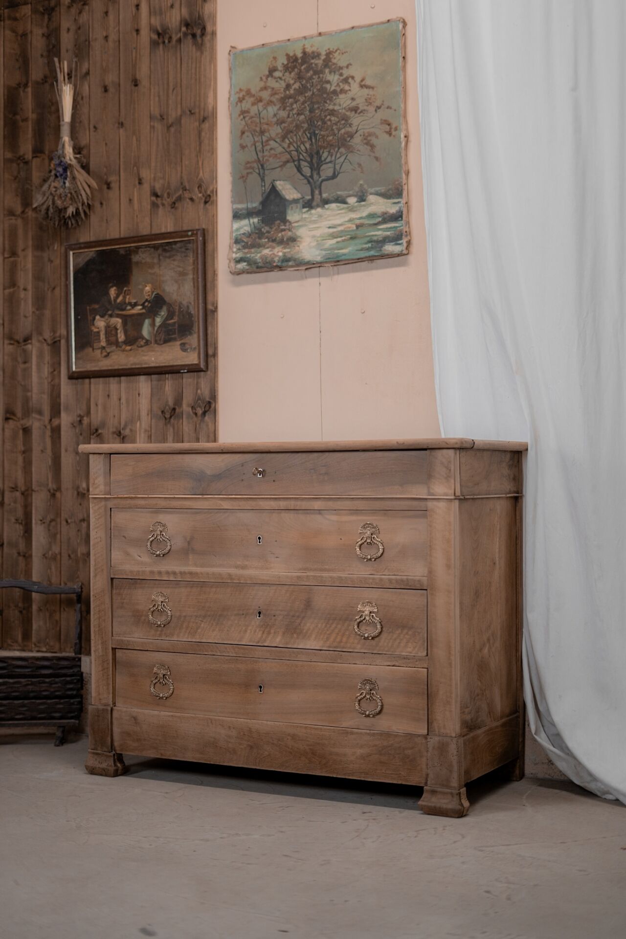 Commode en noyer massif