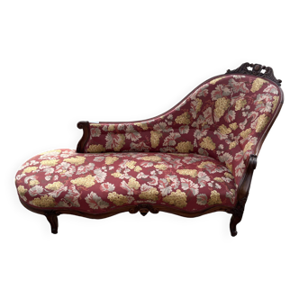 Louis XV style chaise longue with grape grape fabrics