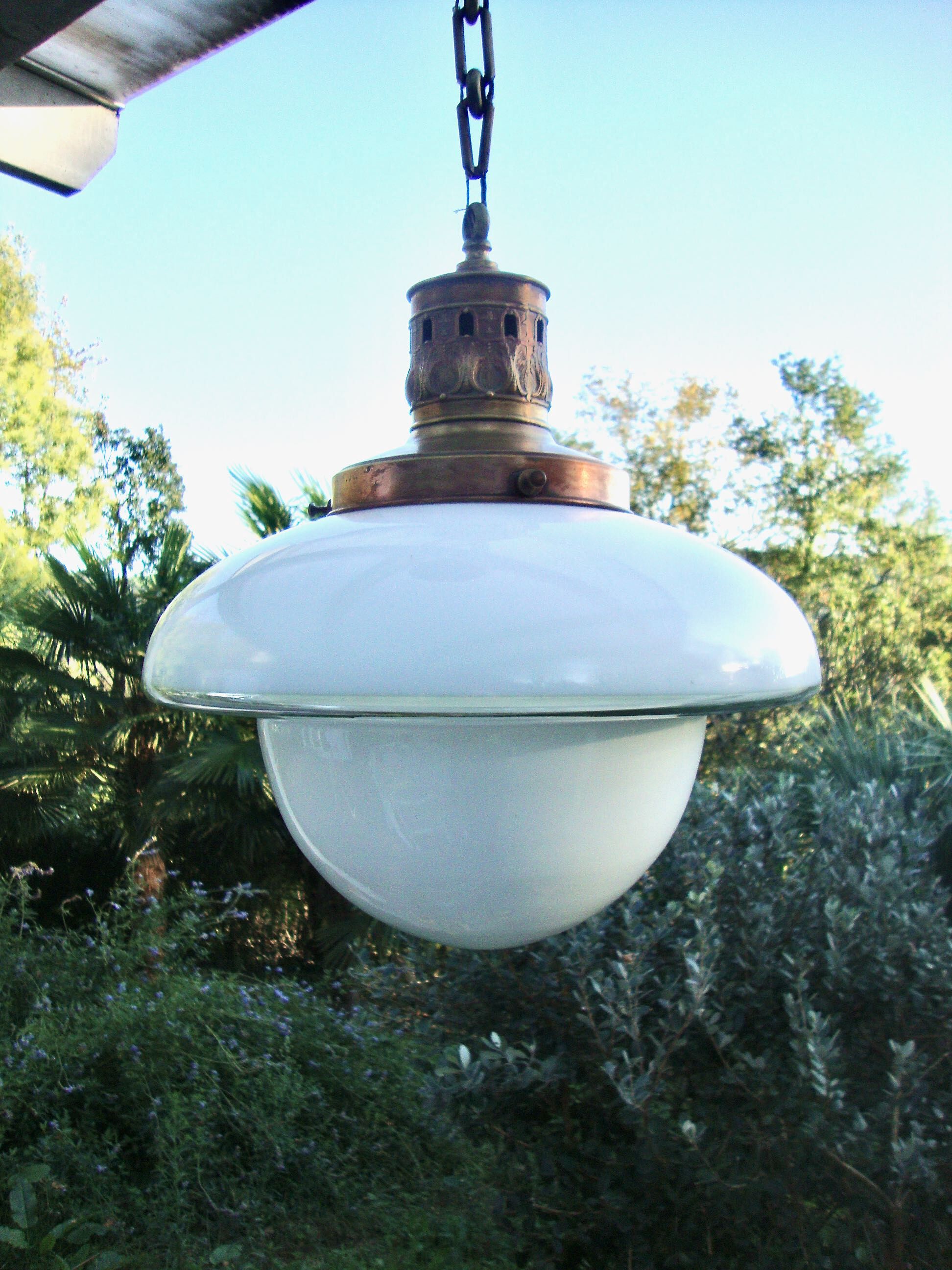 Opaline suspension at the end of the 19th century