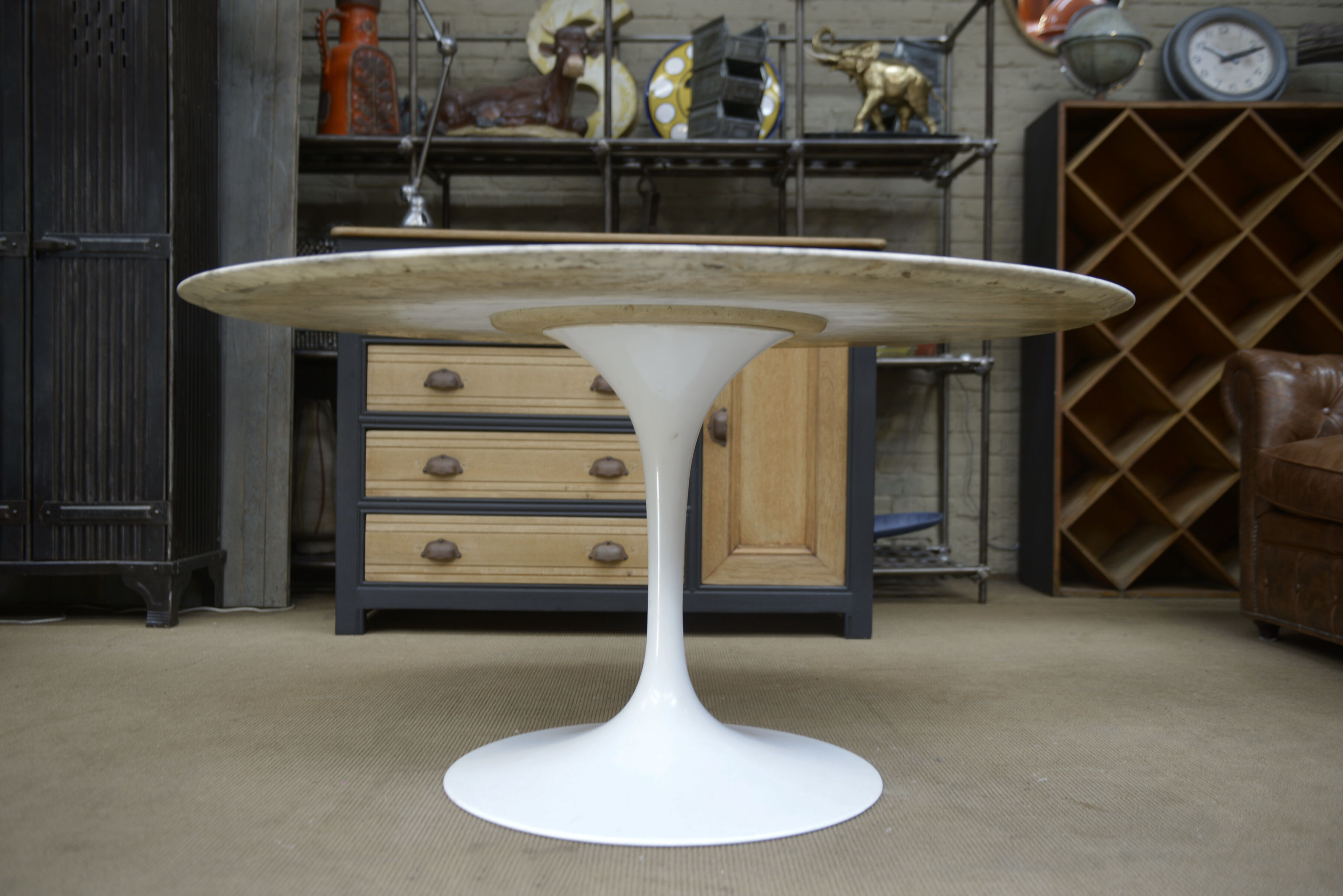 Round table "tulip 137" in marble, Eero Saarinen, Knoll 1960