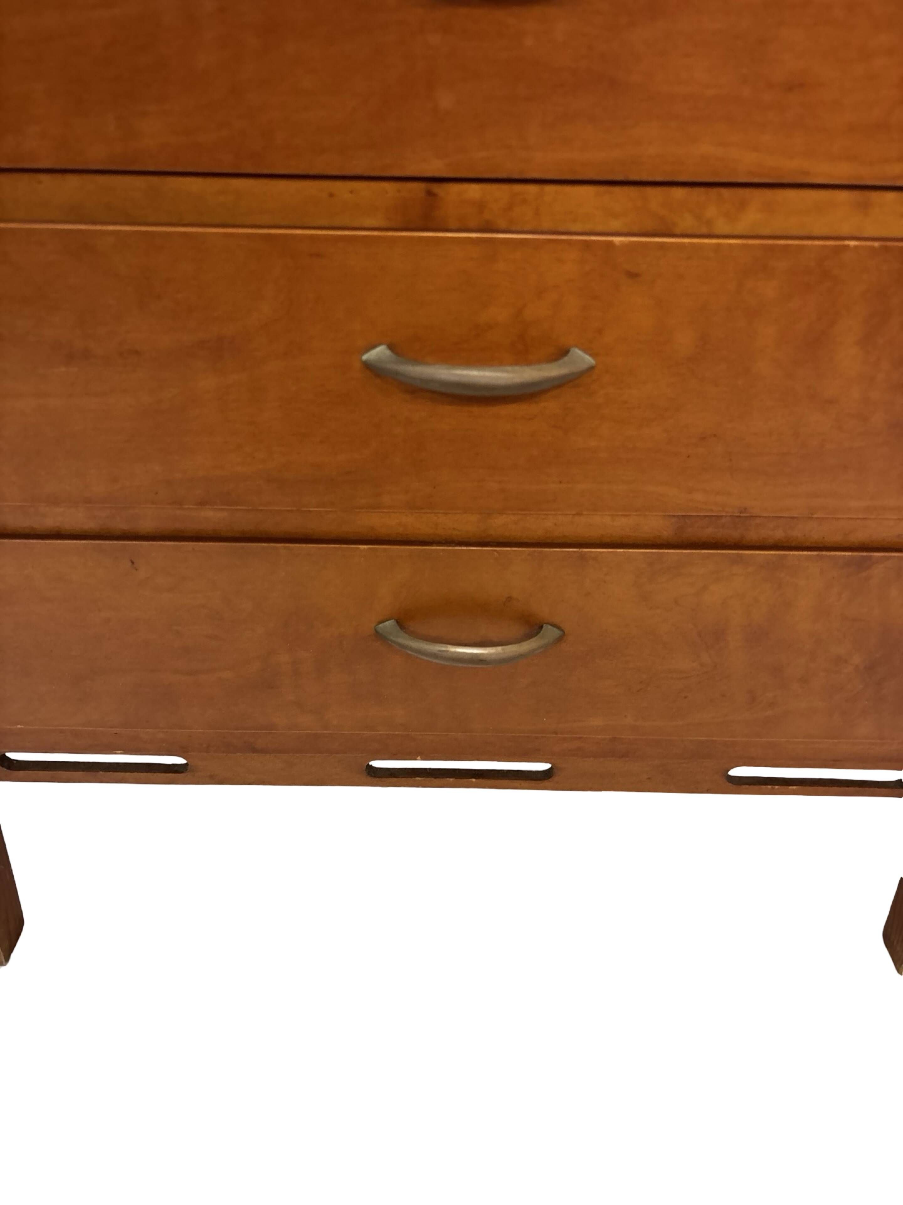 Petite commode vintage des années 1960 en chêne.