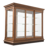Vitrine de musée, France, début du 20e siècle