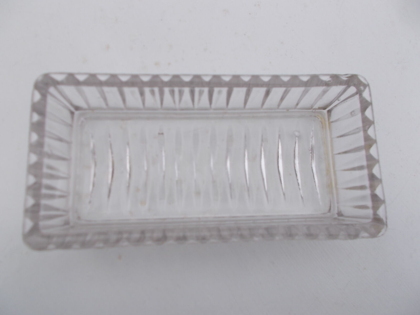 Plat ravier en verre moulé