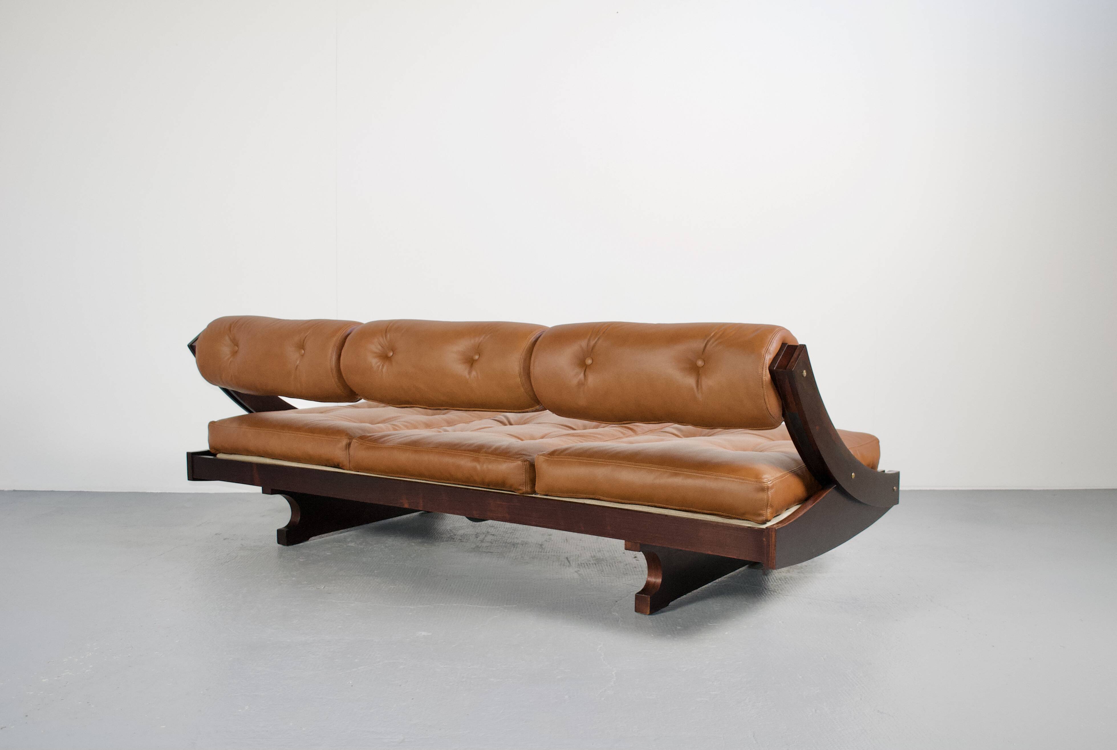 Canapé 3 places gs 195 cuir et palissandre gianni songia 1963 sormani éditeur