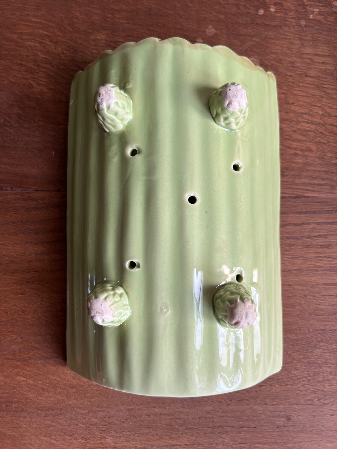 Asparagus dish and drainer in slip-cast iron