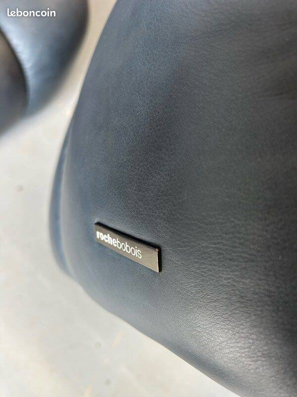 Bubble set by Roche Bobois in blue leather.