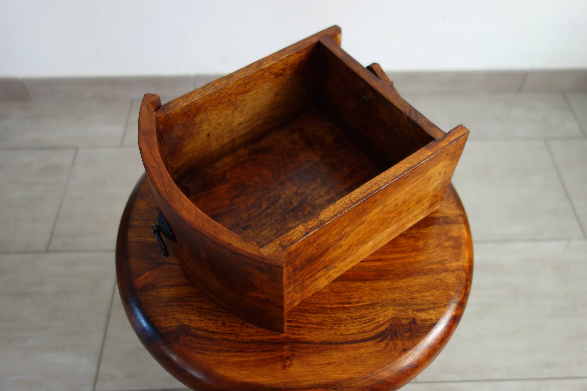 Petit meuble d'appoint circulaire ou chiffonnier en palissandre années 60, Inde