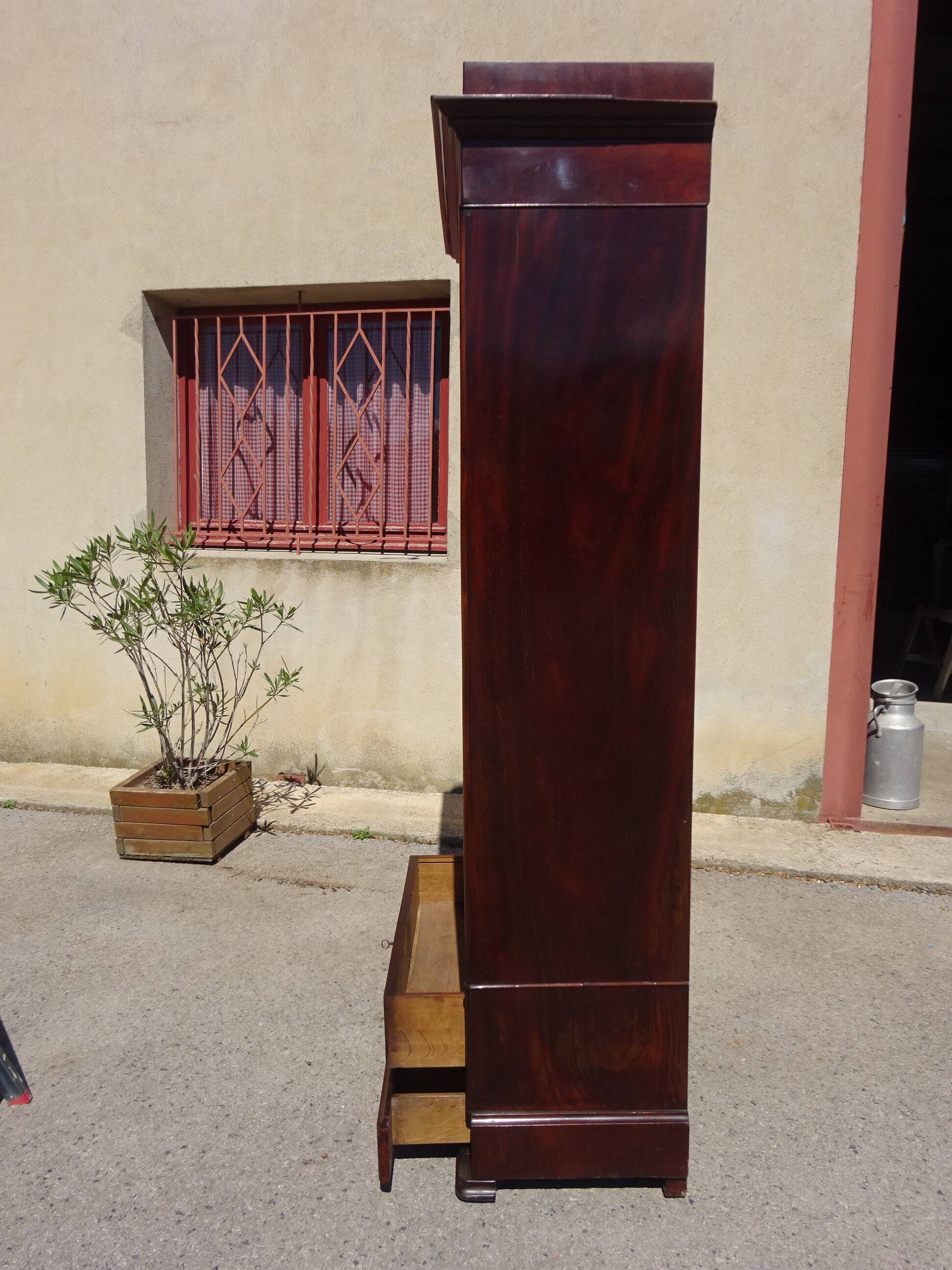 Mahogany bookcase