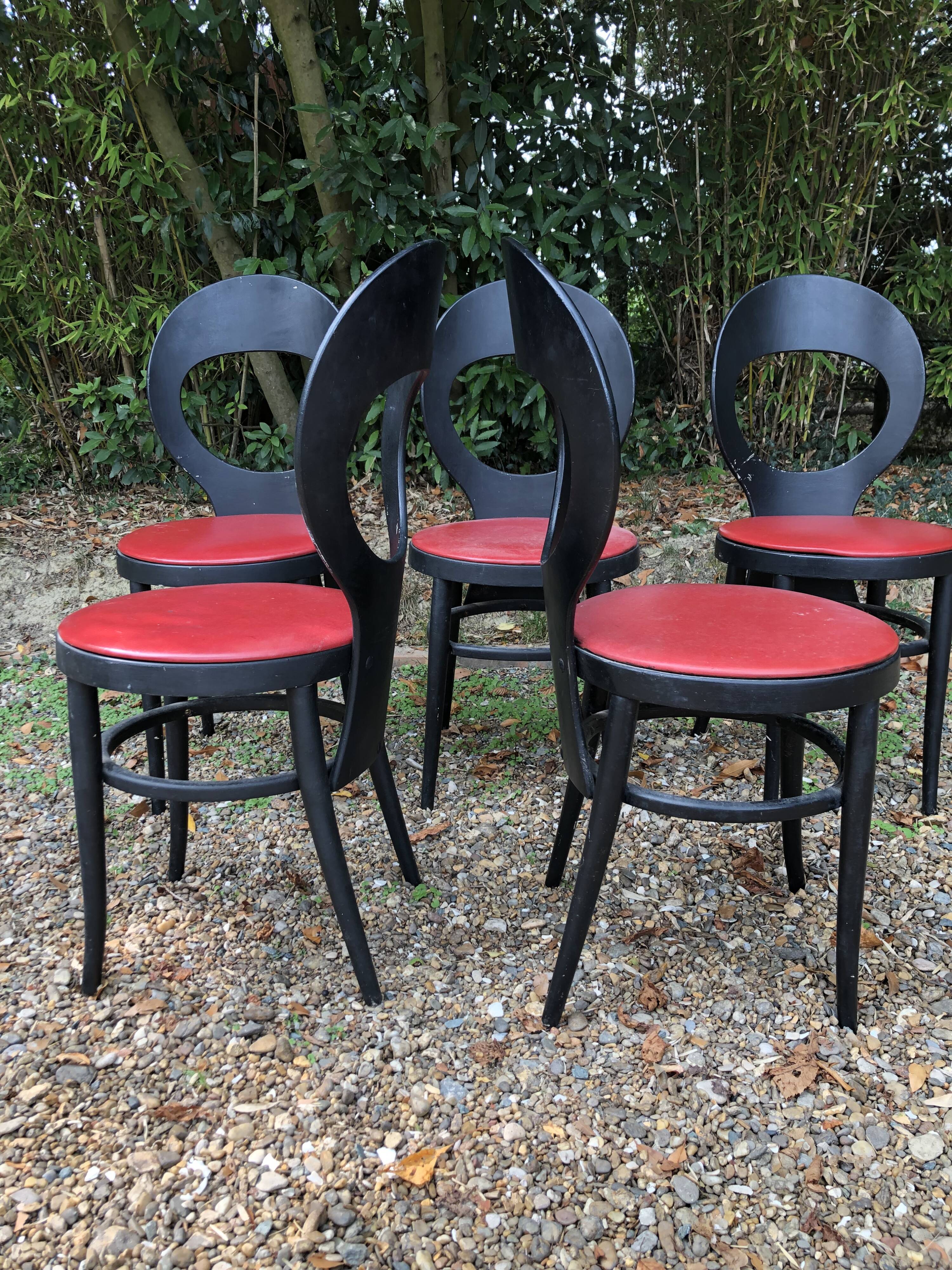 6 vintage Baumann seagull model chairs, black lacquered with red Skai seats.