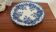Assiette ancienne bleu cobalt L.M. & Cie – décor floral