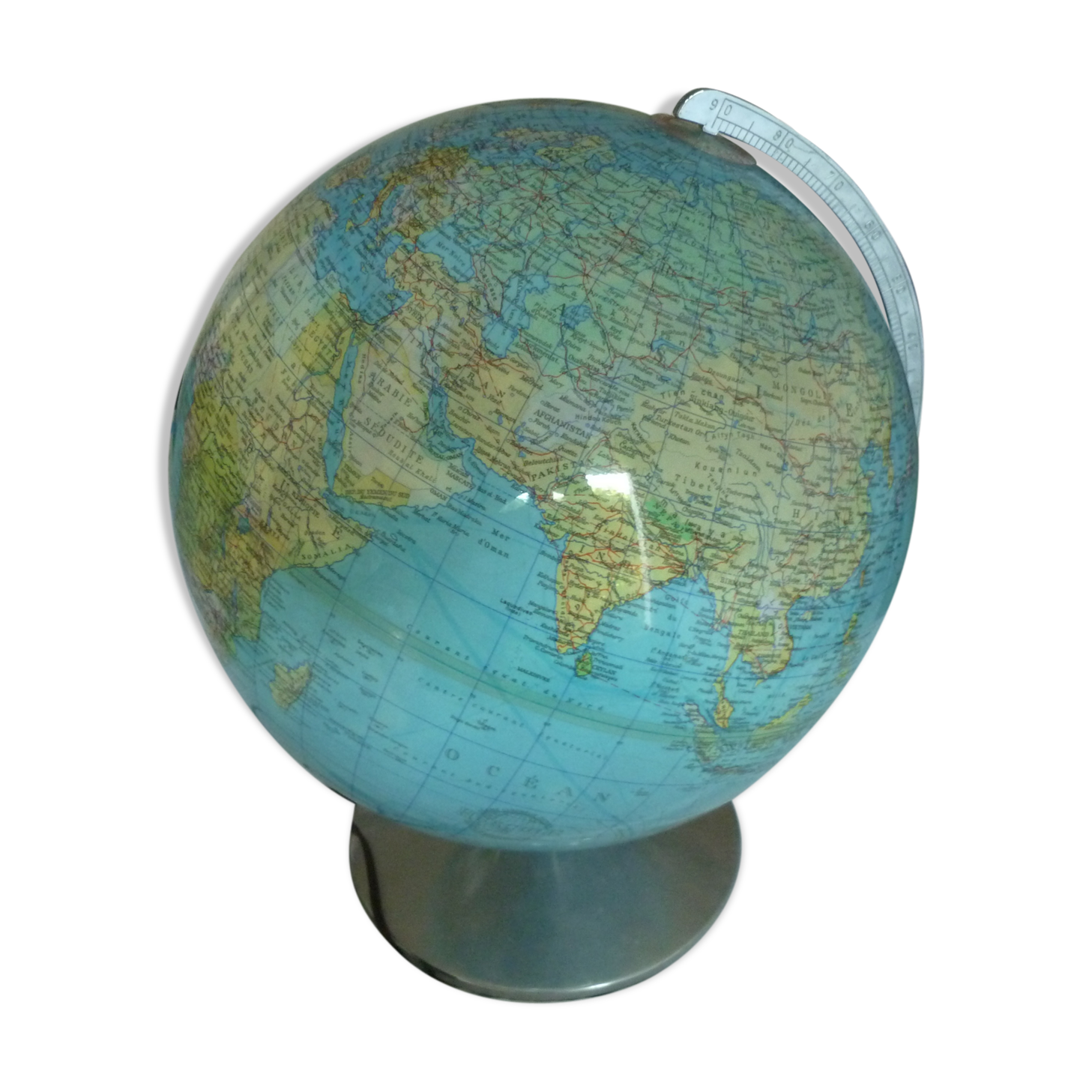 Large globe land light diameter