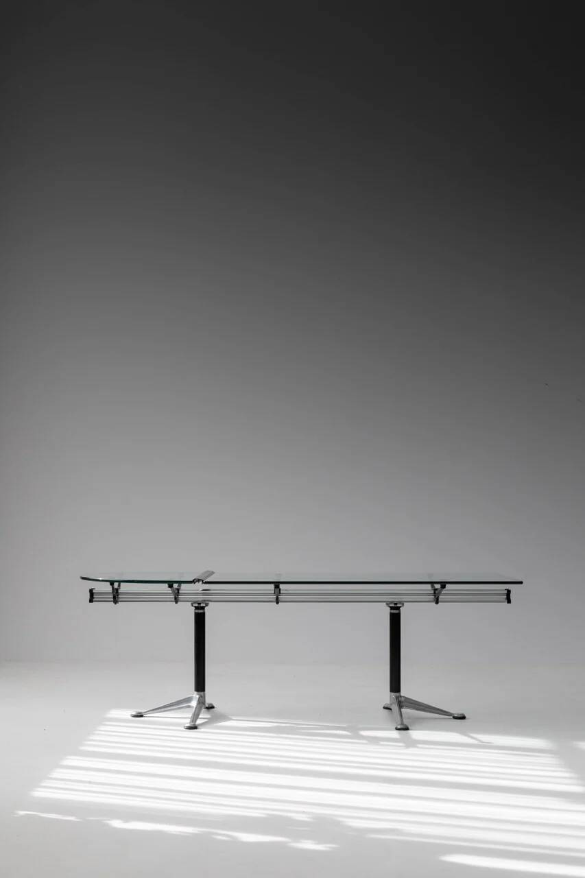 Le bureau emblématique Burdick Group de Bruce Burdick pour Herman Miller, années 1980.