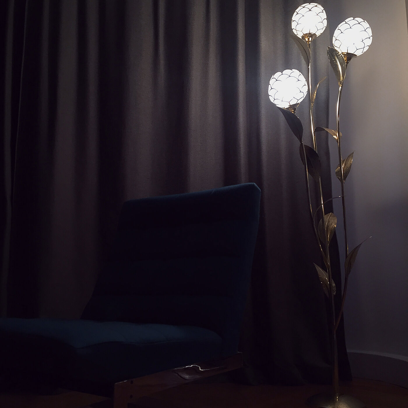 Lampadaire palmier floral laiton et nacre de capiz 1970