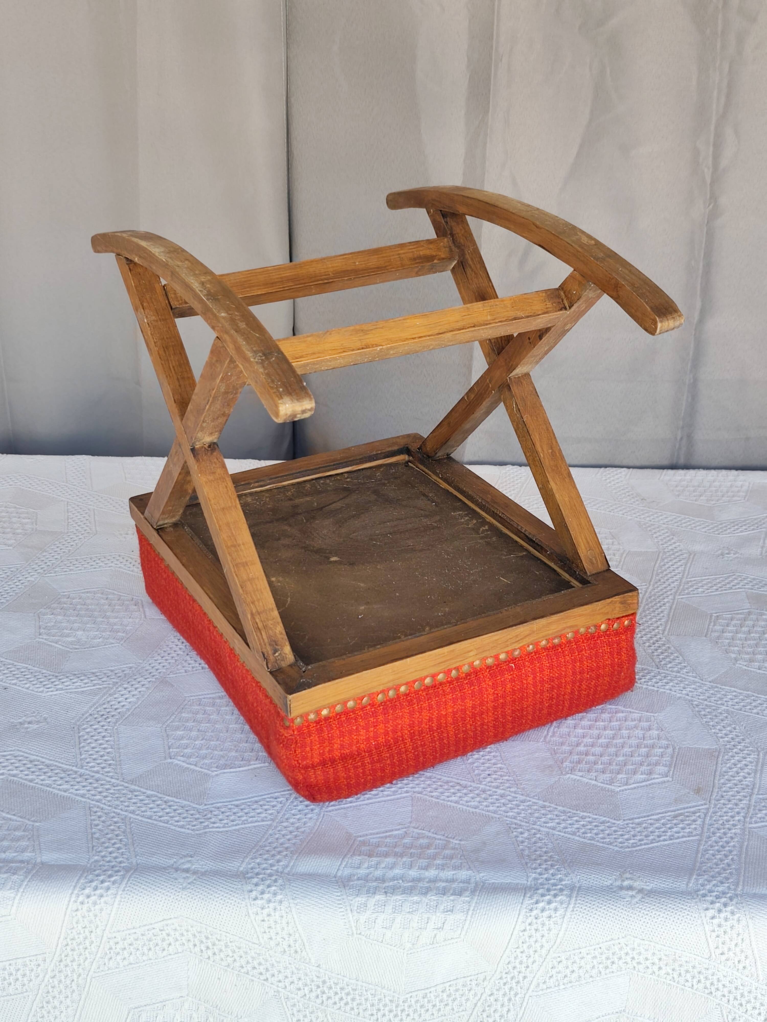 Vintage tilting footrest