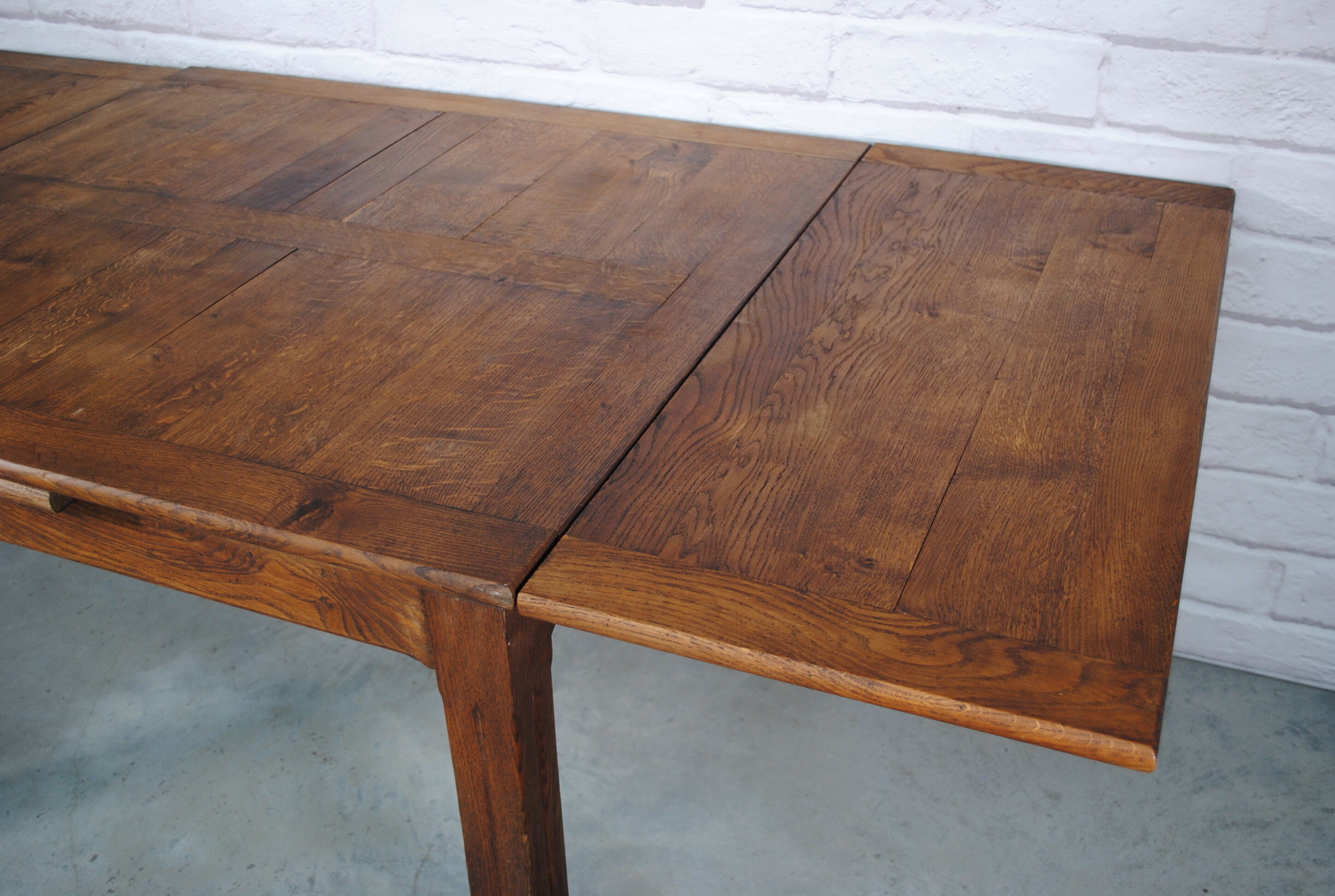 Expandable table 1950