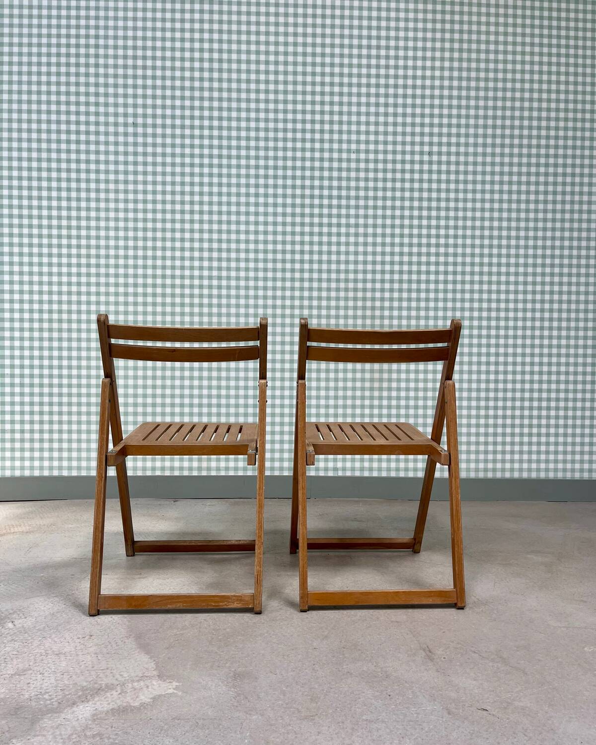 Pair of 70s wooden folding chairs