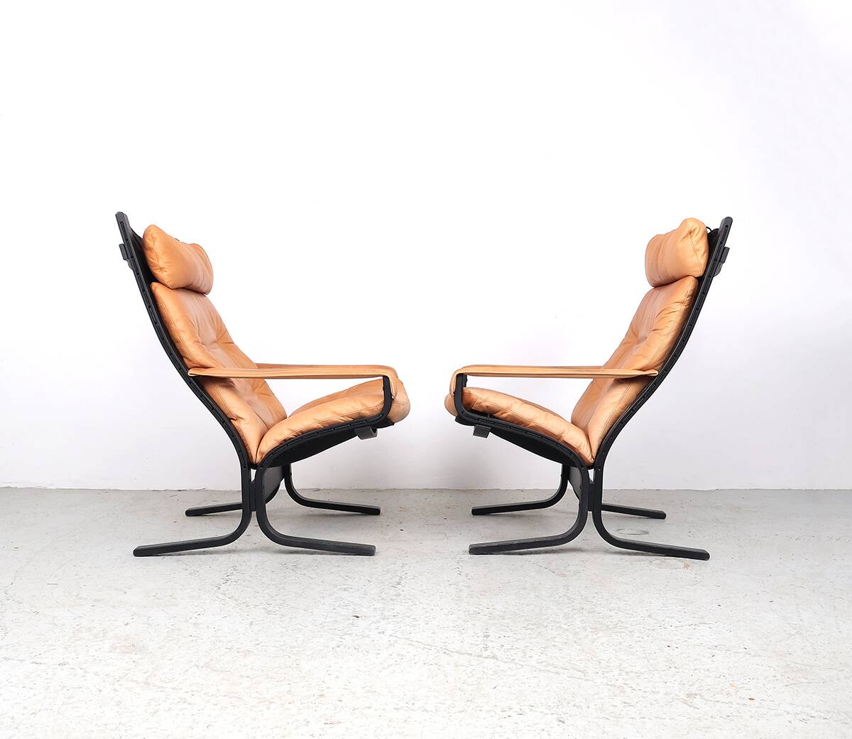 Ingmar Relling leather Siesta lounge chairs, Westnofa 1970s