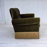 Canapé danois 3 places des années 1970, velours d'ameublement vert, pieds en bois de frêne.