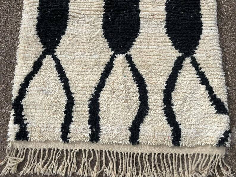 Tapis berbere noir et blanc taille 100 x 200 cm