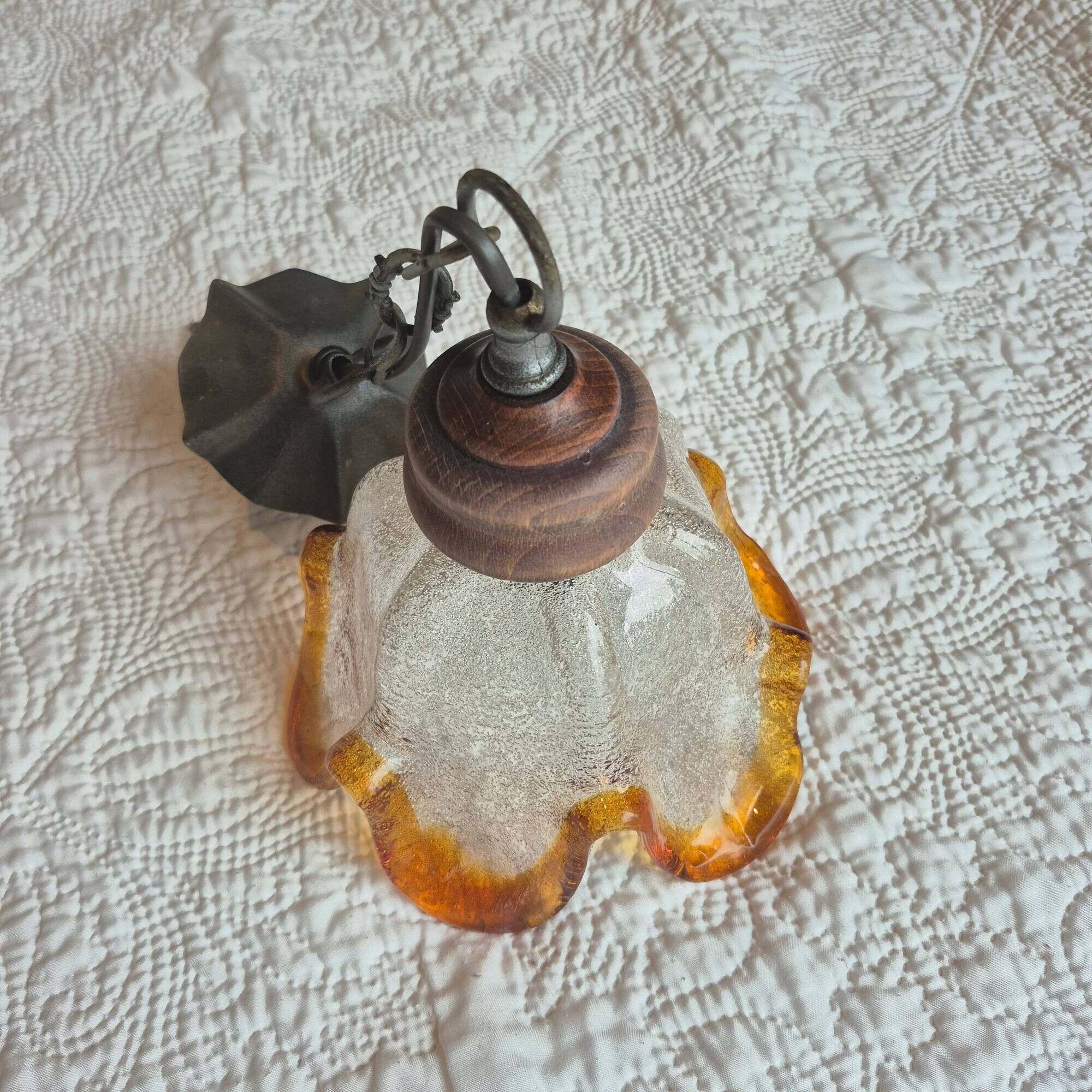 Vintage suspension with textured glass and amber-edged wood.