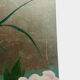 Triptyque de tableaux laqués style japonais représentant des fleurs sur fond or