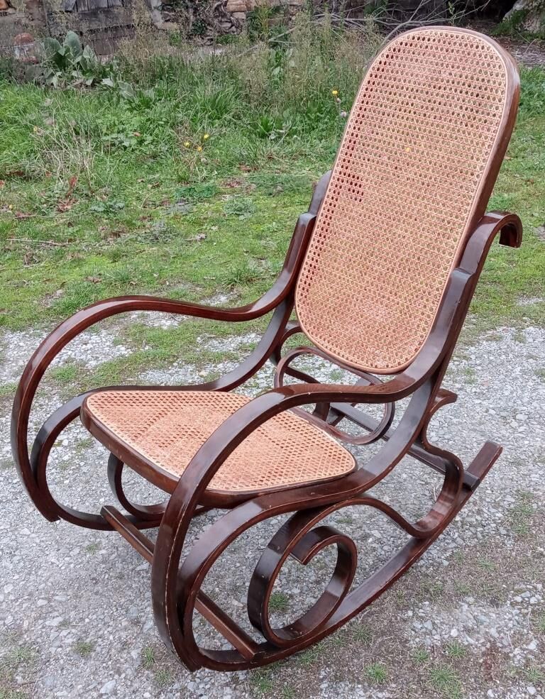 Rocking flesh wood and canage