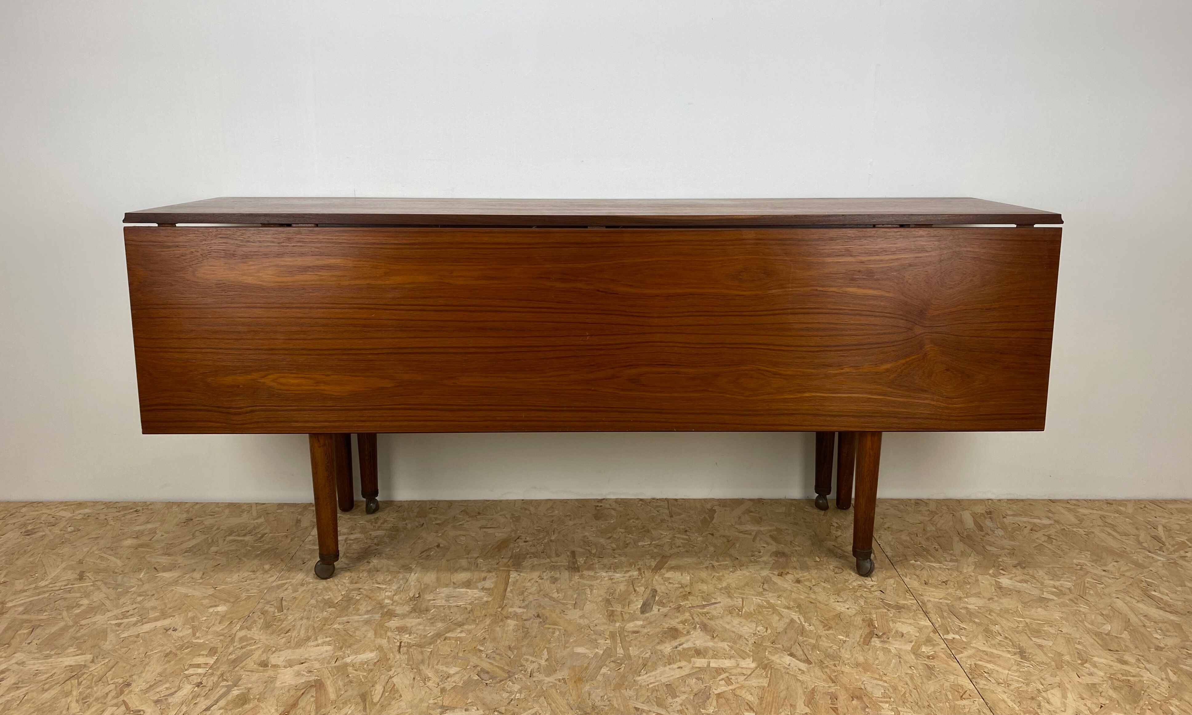 Table vintage du milieu du siècle